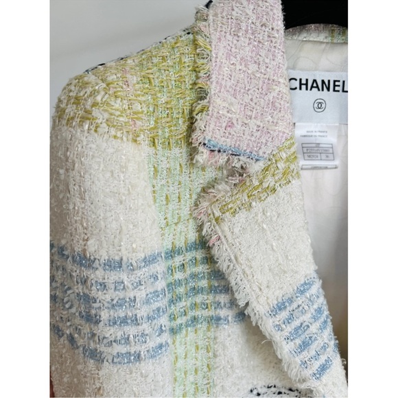Gorgeous pristine vintage Chanel tweed jacket - Picture 6 of 6
